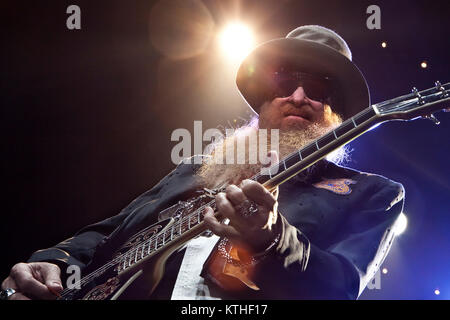 La American rock band ZZ Top esegue un concerto dal vivo a Oslo Spektrum. Il trio composto da Billy Gibbons, polveroso Hill e Frank barba. Norvegia, 23/10 2010. Foto Stock