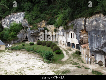 Brantome en Périgord, Municipio abitazione Troglodite, La Dronne fiume Dordogne, Nouvelle-Aquitaine, Francia, Europa Foto Stock