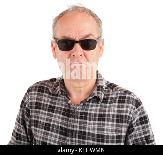 Un ragazzo insoddisfatti è indossando occhiali da sole Foto Stock