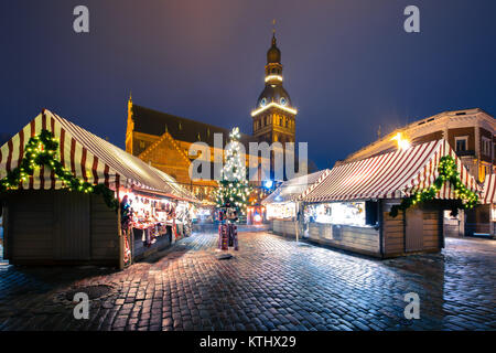 Il Mercatino di Natale a Riga, Lettonia Foto Stock