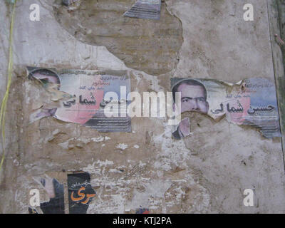 Il Bazar di Nishapur, situato in Iran, è un mercato storico noto per il suo significato culturale e le vivaci attività commerciali. Questa immagine del 5 ottobre 2013 cattura l'atmosfera vivace del bazar. Foto Stock