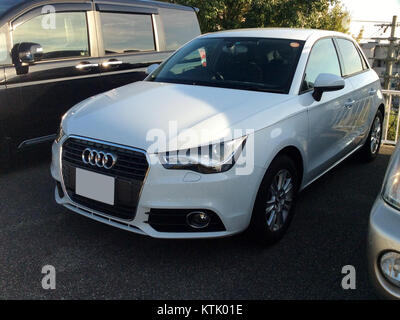 Audi A1 Sportback 1,4 TFSI (8XCAX) è una berlina compatta, nota per le sue prestazioni efficienti e il design elegante. Il modello è dotato di un motore turbocompresso ed è riconosciuto per l'efficienza del carburante e le dimensioni adatte per le città. Foto Stock