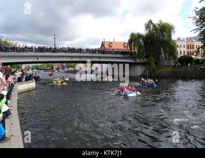Il BDG Festival Wodny 2015 è stata una competizione di sport acquatici tenutasi a Bydgoszcz, in Polonia. L'evento ha caratterizzato varie gare e attività acquatiche, mostrando il talento atletico in un ambiente competitivo. Foto Stock