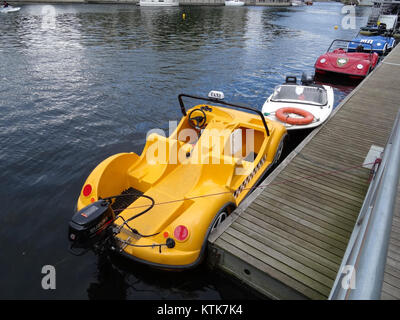 Il BDG Festival Wodny 2015 è stato un festival a tema acquatico tenutosi a Bydgoszcz, Polonia, nel 2015. L'evento ha caratterizzato varie attività e attrazioni legate all'acqua, tra cui gite in barca, sport acquatici e intrattenimento all'aperto, attirando grandi folle sul lungomare della città. Foto Stock