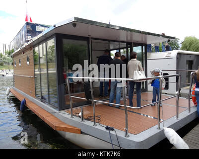 Il BDG Festival Wodny 2015 a Bydgoszcz, Polonia, ha celebrato gli sport acquatici e le attività acquatiche. Il festival ha caratterizzato eventi sull'acqua, che hanno mostrato le tradizioni locali e gli sport acquatici in un'atmosfera festosa. Foto Stock