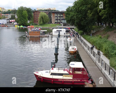 Il BDG Festival Wodny 2015, tenutosi a Bydgoszcz, Polonia, ha caratterizzato varie attività legate all'acqua, tra cui esposizioni e spettacoli in barca, che celebrano la cultura marittima locale. Foto Stock