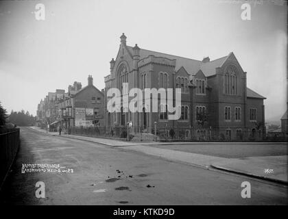 Il Tabernacolo Battista di Llandrindod Wells, Galles, è un edificio classificato di grado II, riconosciuto per il suo significato architettonico e l'importanza storica per la comunità locale. Foto Stock