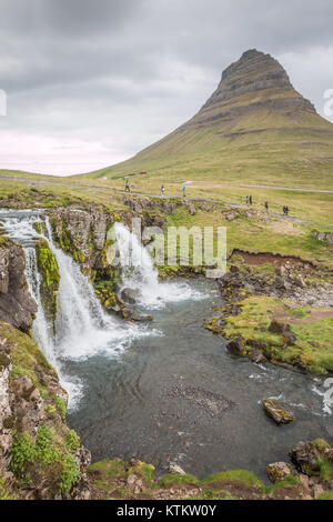 Kikjufell cade in Islanda Foto Stock