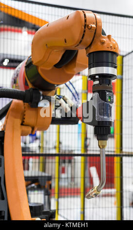 Robot di saldatura per le industrie del settore automobilistico ; close up Foto Stock
