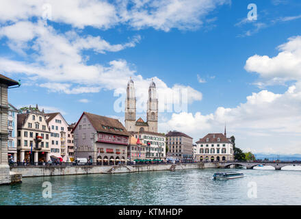 Fiume Limmat guardando verso la GrossmUnster, Zurigo, il lago di Zurigo, Svizzera Foto Stock