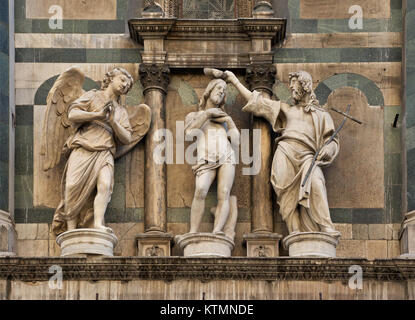 Questa immagine raffigura una copia del *Battesimo di Cristo*, un'opera d'arte significativa originariamente situata nel Battistero di Firenze. L'opera originale è un capolavoro di arte rinascimentale che raffigura l'evento biblico del battesimo di Cristo. Foto Stock