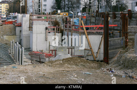Questa immagine mostra la costruzione della Betriebsstation (stazione operativa) a Heckenstallerstrasse, scattata nel novembre 2011. La fotografia cattura lo sviluppo in corso di un importante progetto infrastrutturale nella zona. Foto Stock