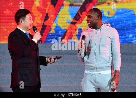 Shenyang, Shenyang, Cina. 27 Dic, 2017. Shenyang, Cina-27th Dicembre 2017:(solo uso editoriale. Cina OUT) .American professional basketballer Lester Hudson assiste la Shenyang International Sports Festival in Shenyang, a nord-est della Cina di Provincia di Liaoning, Dicembre 26th, 2017. Credito: SIPA Asia/ZUMA filo/Alamy Live News Foto Stock