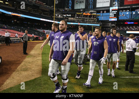 Phoenix, AZ, Stati Uniti d'America. Il 26 dicembre, 2017. NCAA Football Cactus 2017 Kansas State Wildcats vs UCLA Bruins al Chase Field di Phoenix su dicembre 26, 2017 (assoluta fotografo completo & Company Credit: Jevone Moore/Cal Sport Media/Cal Sport Media (rete televisione vi preghiamo di contattare il vostro rappresentante di vendita per uso televisivo. Credito: csm/Alamy Live News Foto Stock