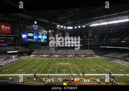 Phoenix, AZ, Stati Uniti d'America. Il 26 dicembre, 2017. NCAA Football Cactus 2017: Chase Field Kansas State Wildcats vs UCLA Bruins al Chase Field di Phoenix su dicembre 26, 2017 (assoluta fotografo completo & Company Credit: Jevone Moore/Cal Sport Media/Cal Sport Media (rete televisione vi preghiamo di contattare il vostro rappresentante di vendita per uso televisivo. Credito: csm/Alamy Live News Foto Stock