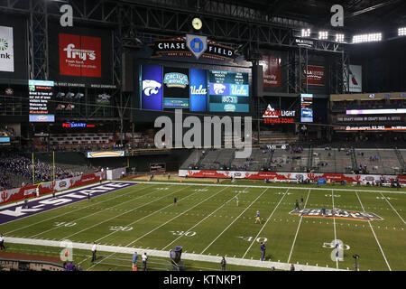 Phoenix, AZ, Stati Uniti d'America. Il 26 dicembre, 2017. NCAA Football Cactus 2017: Chase Field per il Kansas State Wildcats vs UCLA Bruins al Chase Field di Phoenix su dicembre 26, 2017 (assoluta fotografo completo & Company Credit: Jevone Moore/Cal Sport Media/Cal Sport Media (rete televisione vi preghiamo di contattare il vostro rappresentante di vendita per uso televisivo. Credito: csm/Alamy Live News Foto Stock