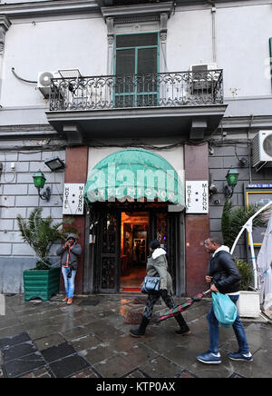 Napoli Hotel Mignon in Piazza Garibaldi boom di richieste per la