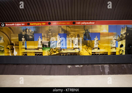 Stazione della metropolitana di Budapest, Dicembre 2017 Foto Stock