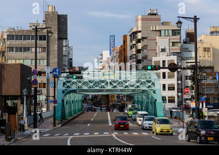 Kanazawa - Giappone - Giugno 9, 2017: Storico Saigawa-Ohashi ferro Ponte sopra il Fiume Sai a Kanazawa Foto Stock