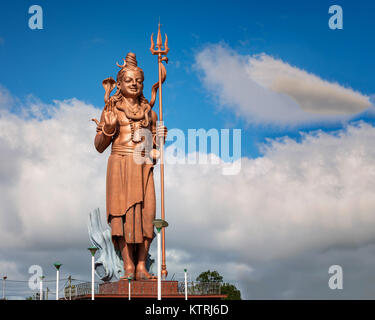 Grande e straordinaria statua di Shiva,vicino a Grand Bassin tempio in isola Maurizio. Foto Stock