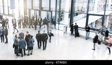 Abstakt immagini di persone nella lobby in un aeroporto Foto Stock