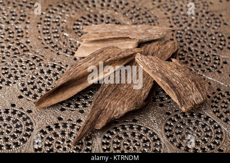 Legno di agar, chiamato anche aloeswood incenso chip dalla Tailandia Foto Stock