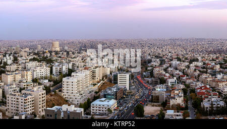 Vista panoramica della città di Amman - Panorama della zona Abdoun e abdoun bridge - visualizzazione completa della città di Amman capitale della Giordania Foto Stock