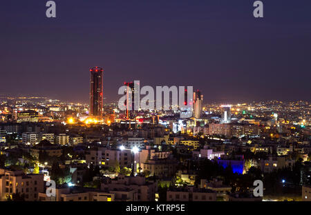 Area di Abdali torri e alberghi di notte - Amman skyline della città di notte Foto Stock