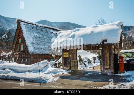 SHIRAKAWA GO, Giappone - 28 Marzo: Gasshozukuri Minkaen (Gasshozukuri Open Air Museum) conserva 25 vintage Gasshozukuri case, alcune sono più di centu Foto Stock