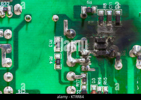 Circuito stampato della scheda di circuito di elettricità di corto circuito e la masterizzazione Foto Stock