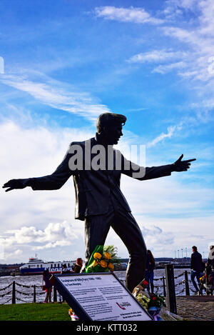 L'Albert Dock è un complesso di edifici del dock e i magazzini di Liverpool, in Inghilterra. Albert Dock è uno di Liverpool più importanti luoghi turistici Foto Stock