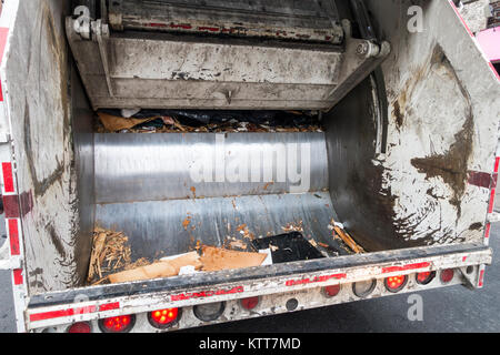 Rifiuti urbani carrello indietro frantoio hydrolic Foto Stock