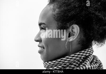 Il Melanesian pacific islander, bellissima ragazza con afro profilo a metà Foto Stock