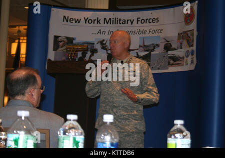 SARATOGA SPRINGS, N.Y. -- Lt. Gen. Harry Wyatt, direttore della Air National Guard, fornisce osservazioni durante l'aiutante generale di sviluppo professionale di qui il weekend Aprile 16. Il tema del week-end di dibattiti con più di 300 Guardia Nazionale leader è stato "dello Stato di New York le forze militari...una forza Indispendible." Wyatt ha parlato della guardia nazionale del 2025 e dell'adapability degli aviatori e soldati per far fronte alle sfide del cambiamento. Foto di Lt. Col. Richard Goldenberg, XLII Divisione di Fanteria (rilasciato). Foto Stock