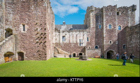 Doune Castle, roccaforte medievale nei pressi del villaggio di Doune, nel distretto di Stirling della Scozia centrale. Foto Stock