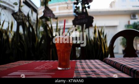 Vetro di calce di limone IceTea Nary Kitchen Bar Ristorante cibo Khmer Cooking School Battambang Cambogia Prima colazione pranzo e cena di cucina cambogiana classe Foto Stock