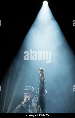 L'americano DJ, produttore record e beat maker DJ Mikeflo esegue un concerto dal vivo con il gruppo rap Dead Prez presso il Danish music festival Vanguard Music Festival 2015 a Copenaghen. Danimarca, 31/07 2015. Foto Stock