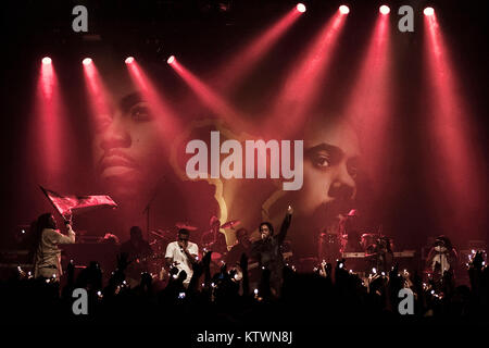 Il rapper americano Nas (L) e il giamaicano reggae artist Damian Marley (R) rilasciato il comune album 'Distante parenti e sono qui nella foto a un concerto dal vivo a Vega in Copenhagen. Danimarca 06/07 2010. Foto Stock