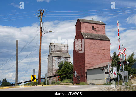 Elevatori della granella in Creston, British Columbia, Canada Foto Stock