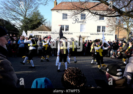 Inglese morris ballerini folk in birchington Kent REGNO UNITO Dicembre 2017 Foto Stock