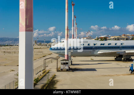 Atene Eliniko vecchio aeroporto. Vista della vecchia Olympic Airways piano Foto Stock