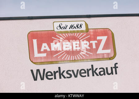Lambertz Logo su un edificio di fabbrica. Il gruppo Lambertz è un Aachener stampate- e la fabbrica di cioccolato fondato da Henry Lambertz 1688 ed una fabbricazione Foto Stock