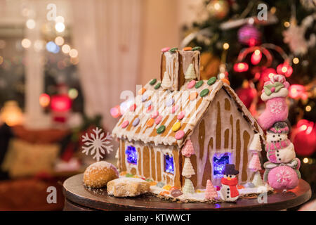 Natale gingerbread cookie house. celective focus Foto Stock