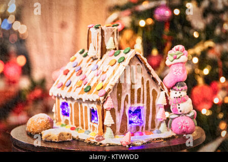 Natale gingerbread cookie house. celective focus Foto Stock