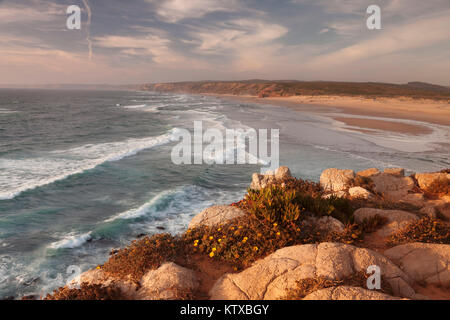 Praia da Borderia spiaggia al tramonto, Carrapateira, Costa Vicentina, west coast, Algarve, Portogallo, Europa Foto Stock