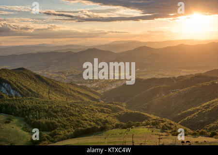 Appennini al tramonto, Monte Cucco Park, Appennini, Umbria, Italia, Europa Foto Stock