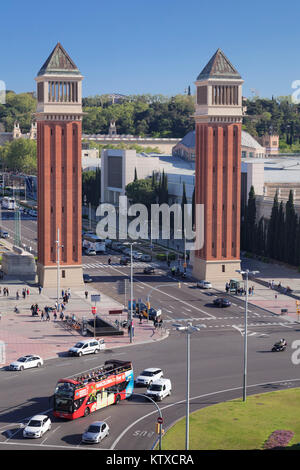 Due Torri Veneziane, Plaça d'Espanya (Placa de Espana), Barcellona, in Catalogna, Spagna, Europa Foto Stock