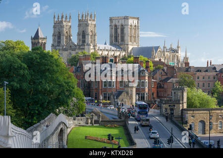 York Minster, Lendal Bridge e York's Bar pareti, York, nello Yorkshire, Inghilterra, Regno Unito, Europa Foto Stock