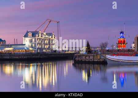 V e A Waterfront al tramonto, Cape Town, Western Cape, Sud Africa e Africa Foto Stock