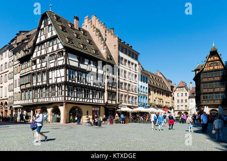 Piazza Duomo, Strasburgo, Alsazia, dipartimento del Bas-Rhin, Francia, Europa Foto Stock